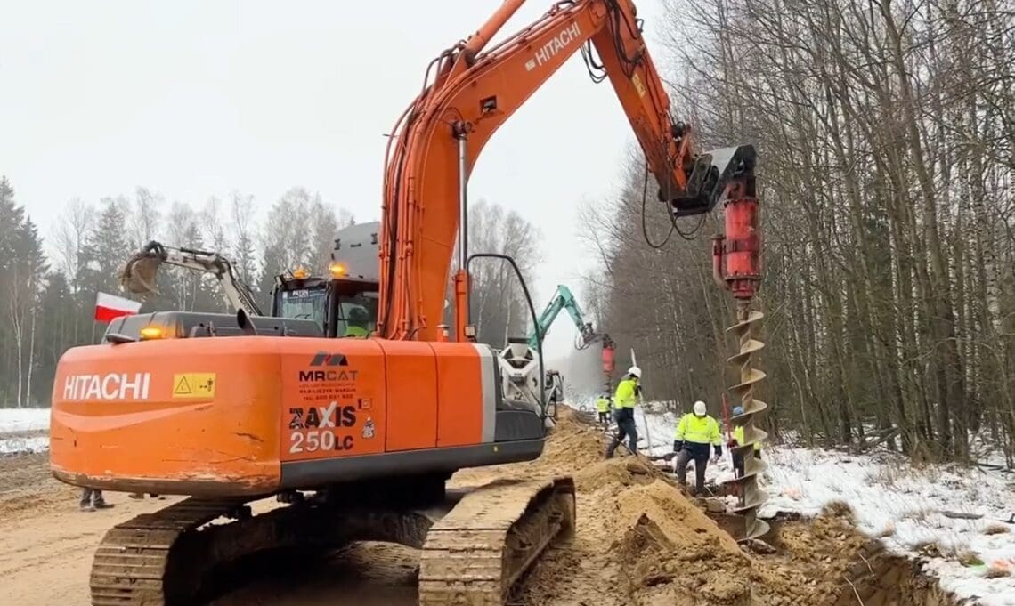 стена на польско-беларусской границе