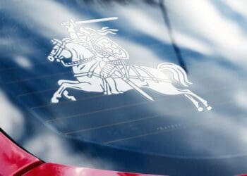 дальнобойщика оштрафовали за наклейки «Погони».