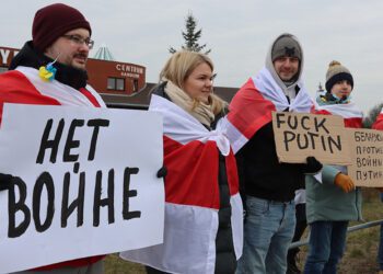 Антываенны пікет беларусы