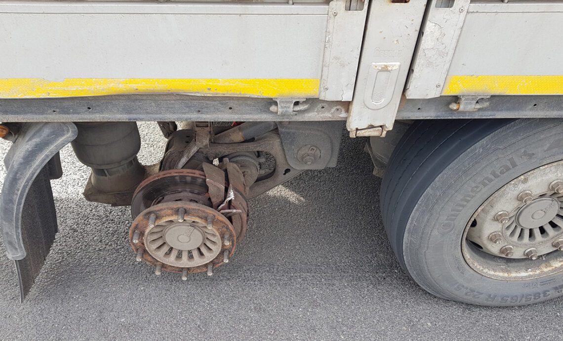 грузовик без колес