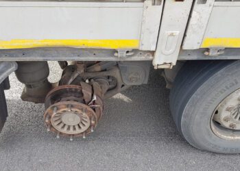 грузовик без колес