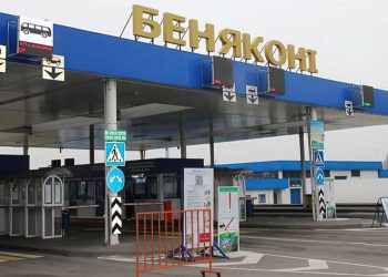 кгб правяраюць мужчын на мяжы