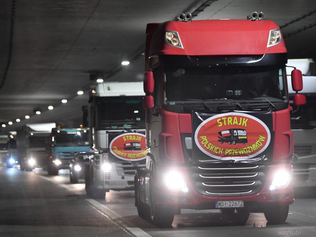 польские транспортники начали забастовку