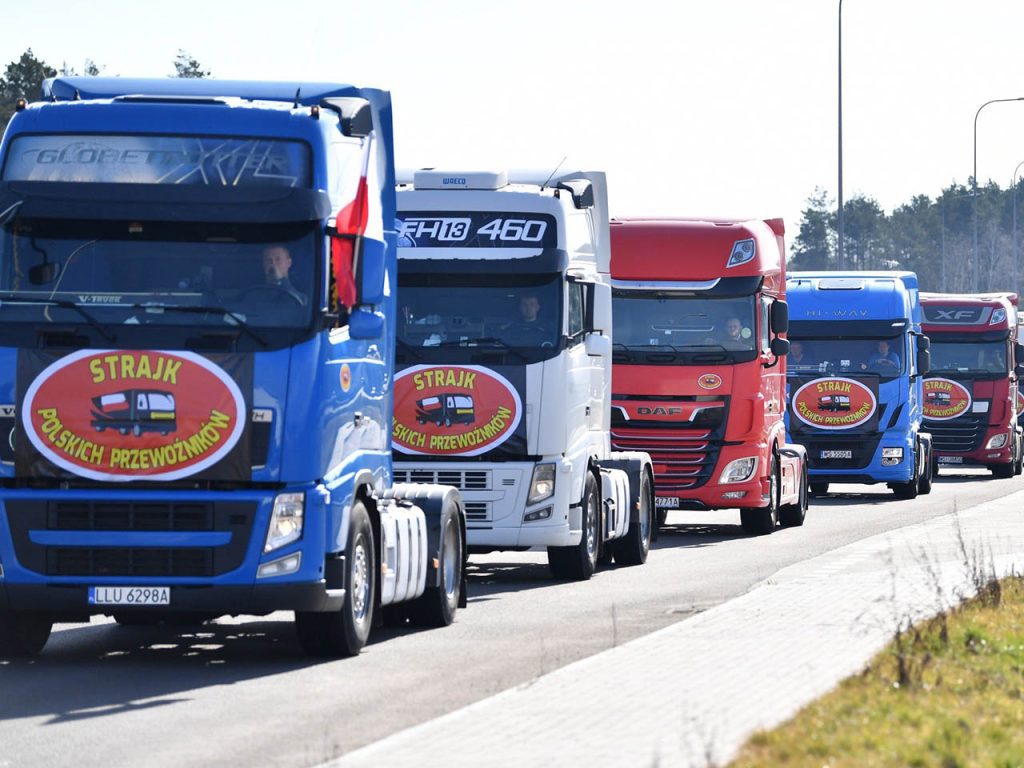 польские транспортники начали забастовку
