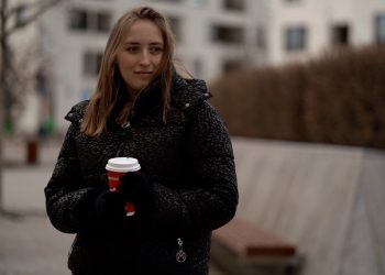 «Не дай ублюдкам тебя доконать». Бывшая политзаключённая рассказала, как сидела с женой Зельцера