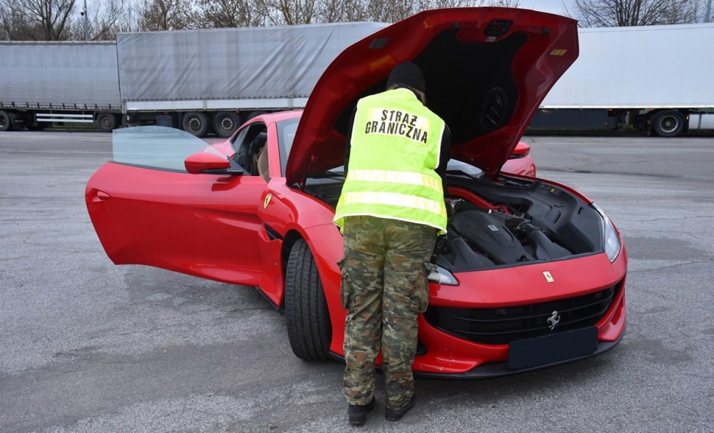 беларус пытался вывезти из Польши феррари