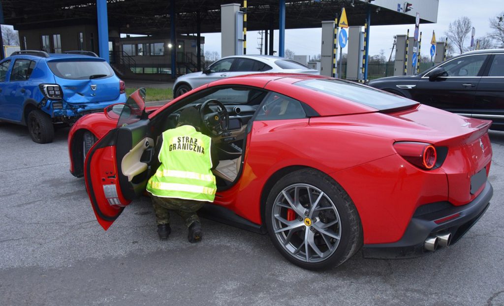 беларус пытался вывезти из Польши феррари