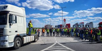 польские перевозчики заблокировали границу с беларусью
