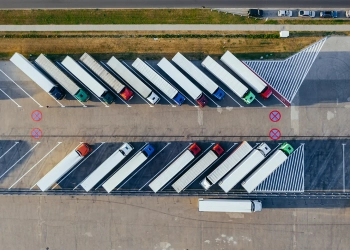 закрыли границы для грузовиков из России и Беларуси