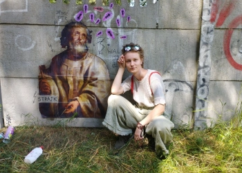 Иванка у мурала против вмешательства в тело женщины.