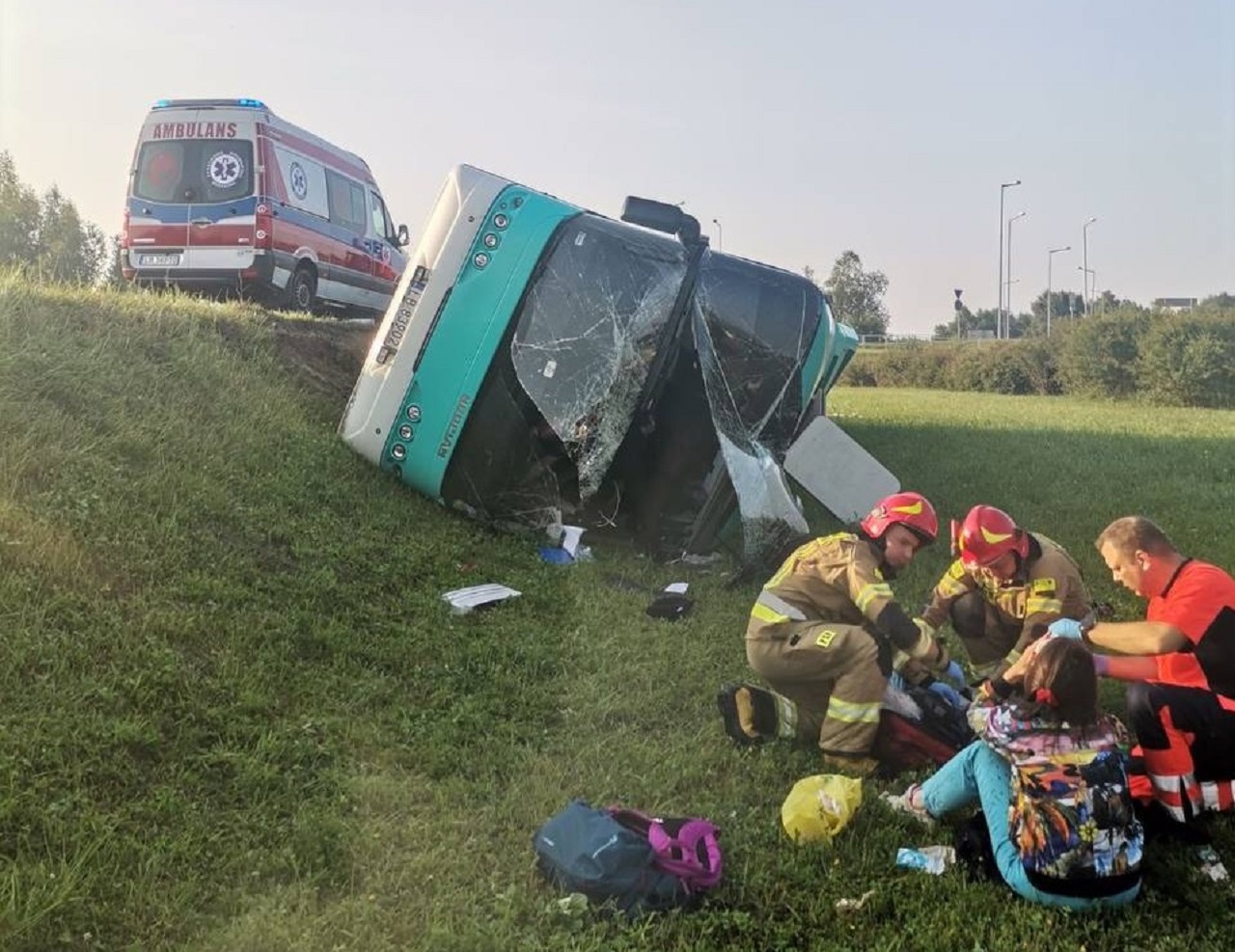На белорусско-польской границе перевернулся автобус
