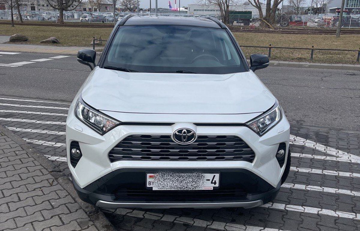 В Варшаве у беларуса угнали авто. Рассказываем, почему Toyota в зоне риска