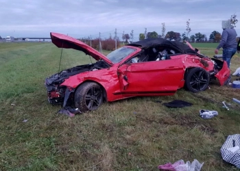 перевернулся автомобиль