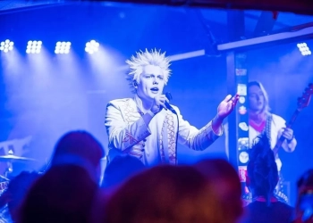 создал группу в Польше