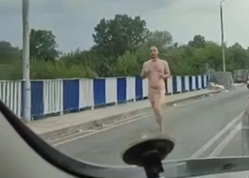 голый мужчина