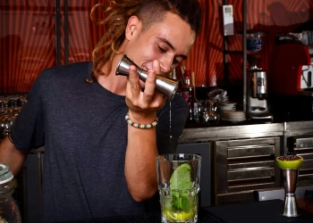 бармен в Польше