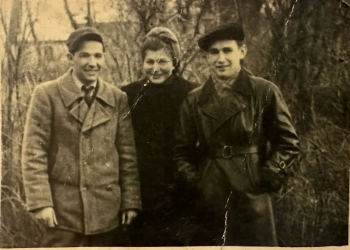 Камілія з сябрамі