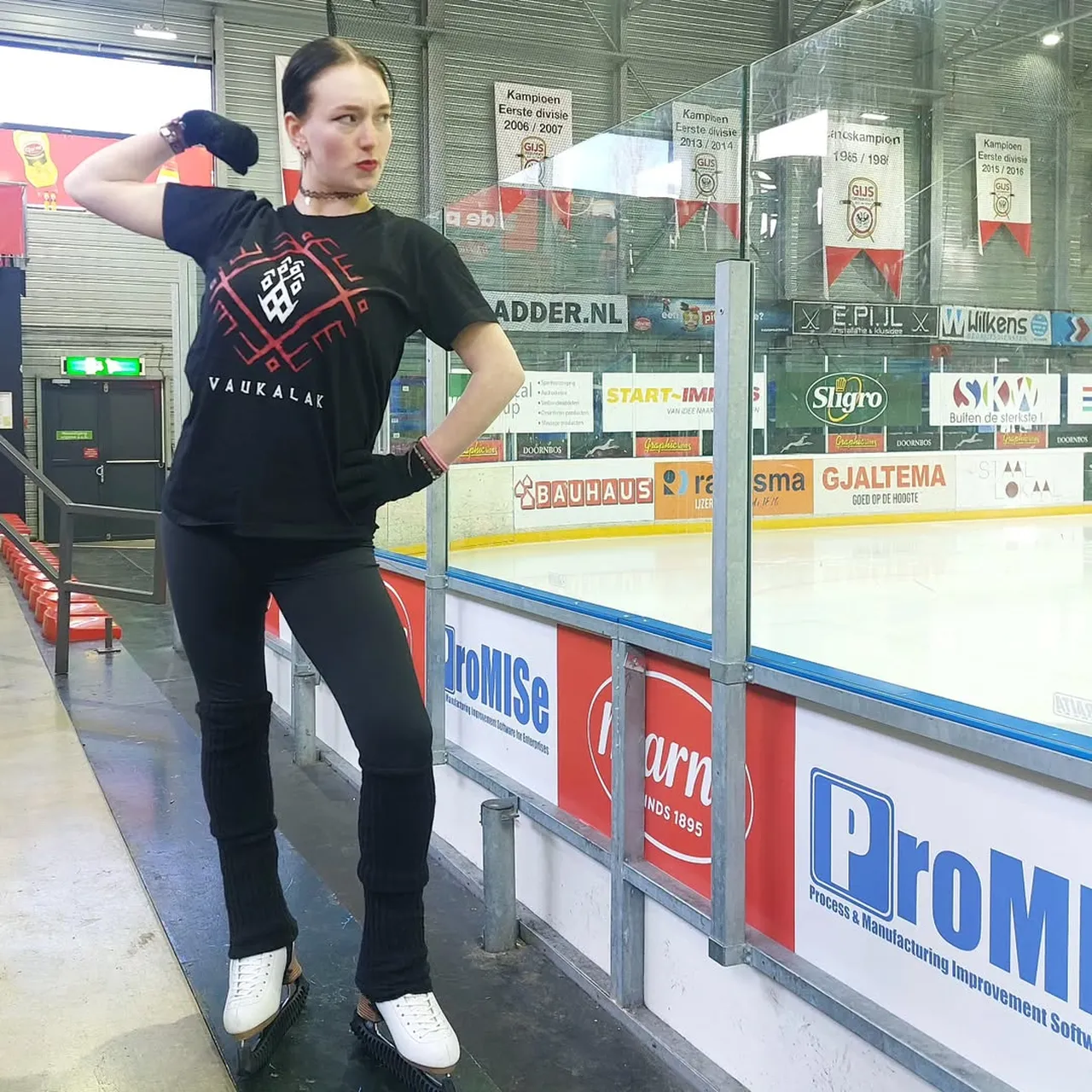 Сара в футболке Irdorath