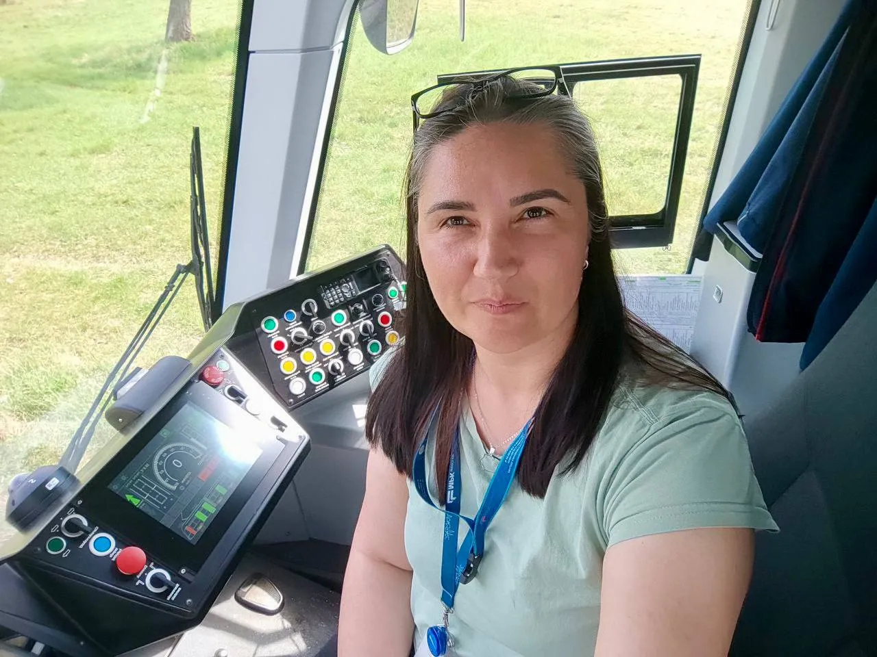 водит трамваи в Польше