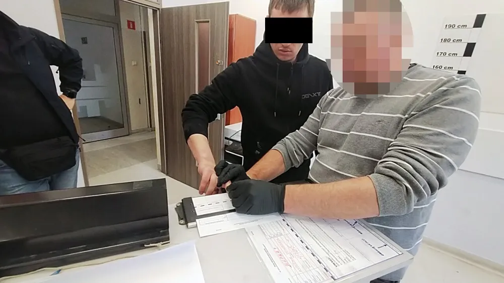 бегал голым по Варшаве