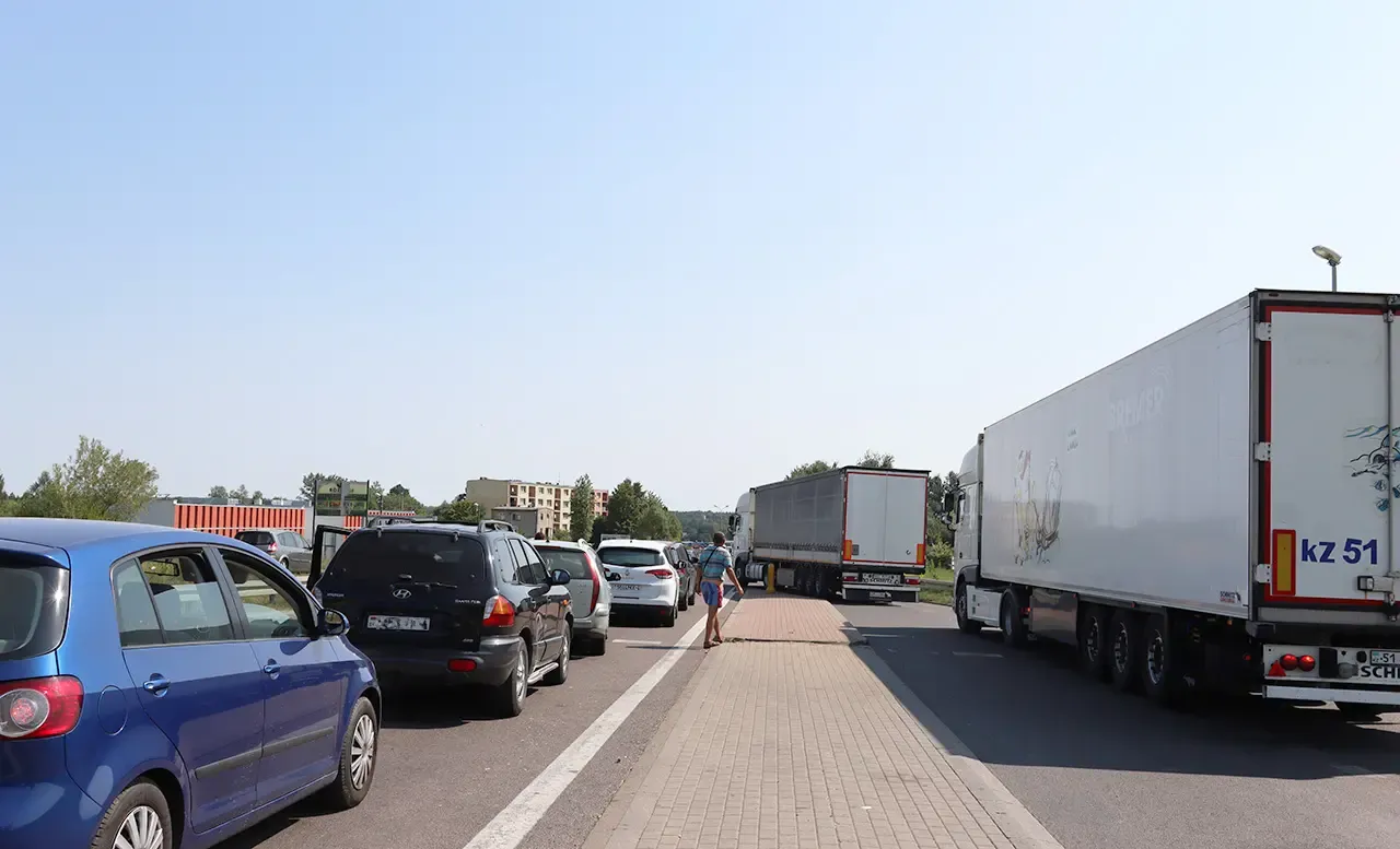 очередь на границе