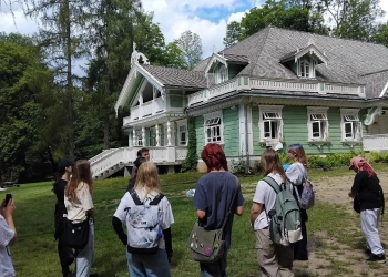 Беларускі летнік у Белавежскай пушчы