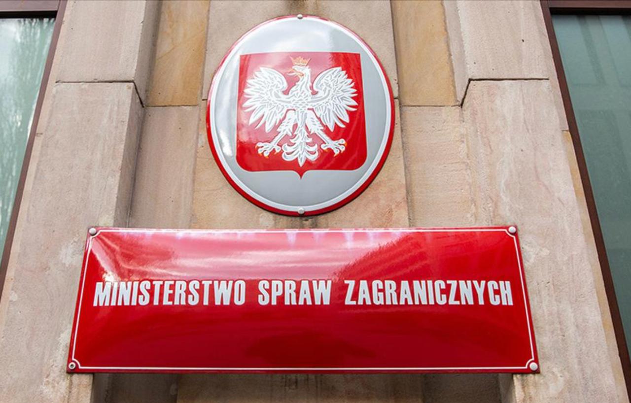 МИД Польши: среди 52 освобожденных политзаключенных — польские граждане и журналисты «Белсата»