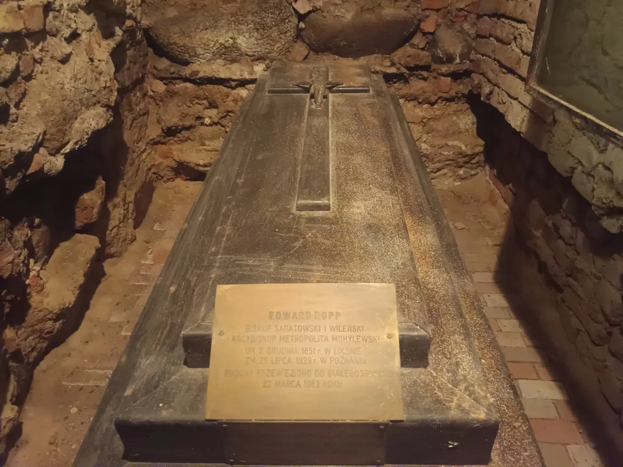 Труна Эдварда Ропа