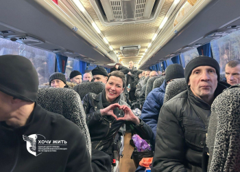 Лукашенко освободил 123 политзаключенных. Среди них Бабарико, Колесникова и Беляцкий (дополнено)