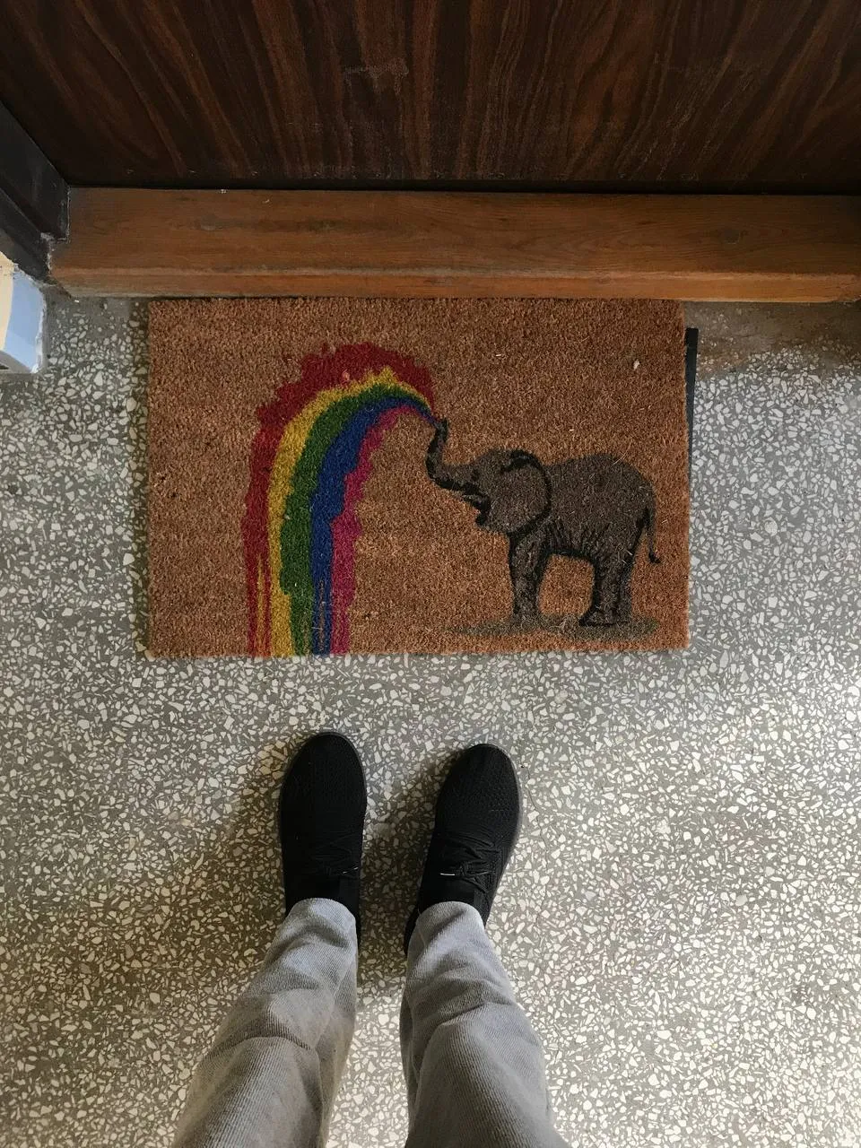 прыбірае снег